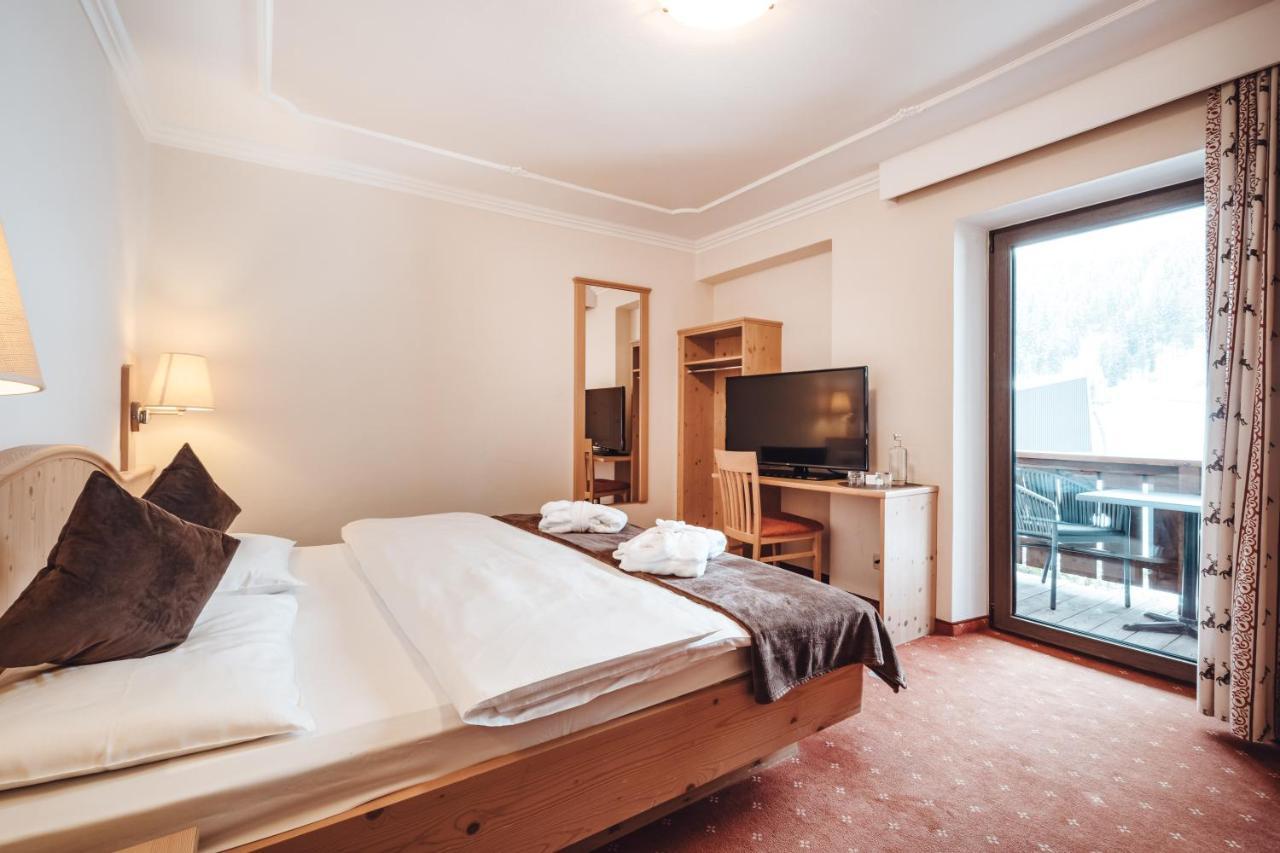 Hotel Plan De Gralba - Feel The Dolomites เซลวาดีวัลการ์เดนา ภายนอก รูปภาพ