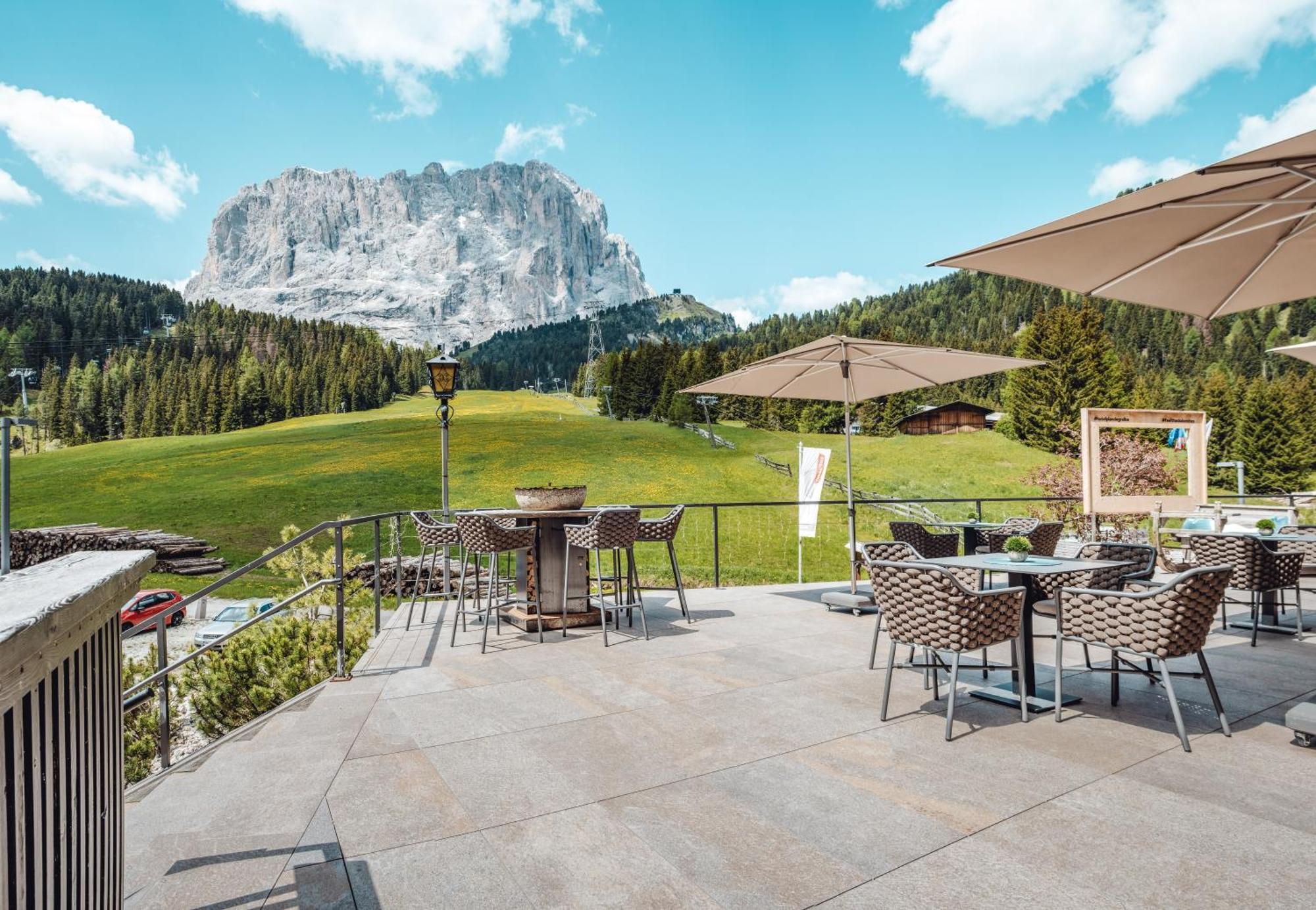 Hotel Plan De Gralba - Feel The Dolomites เซลวาดีวัลการ์เดนา ภายนอก รูปภาพ